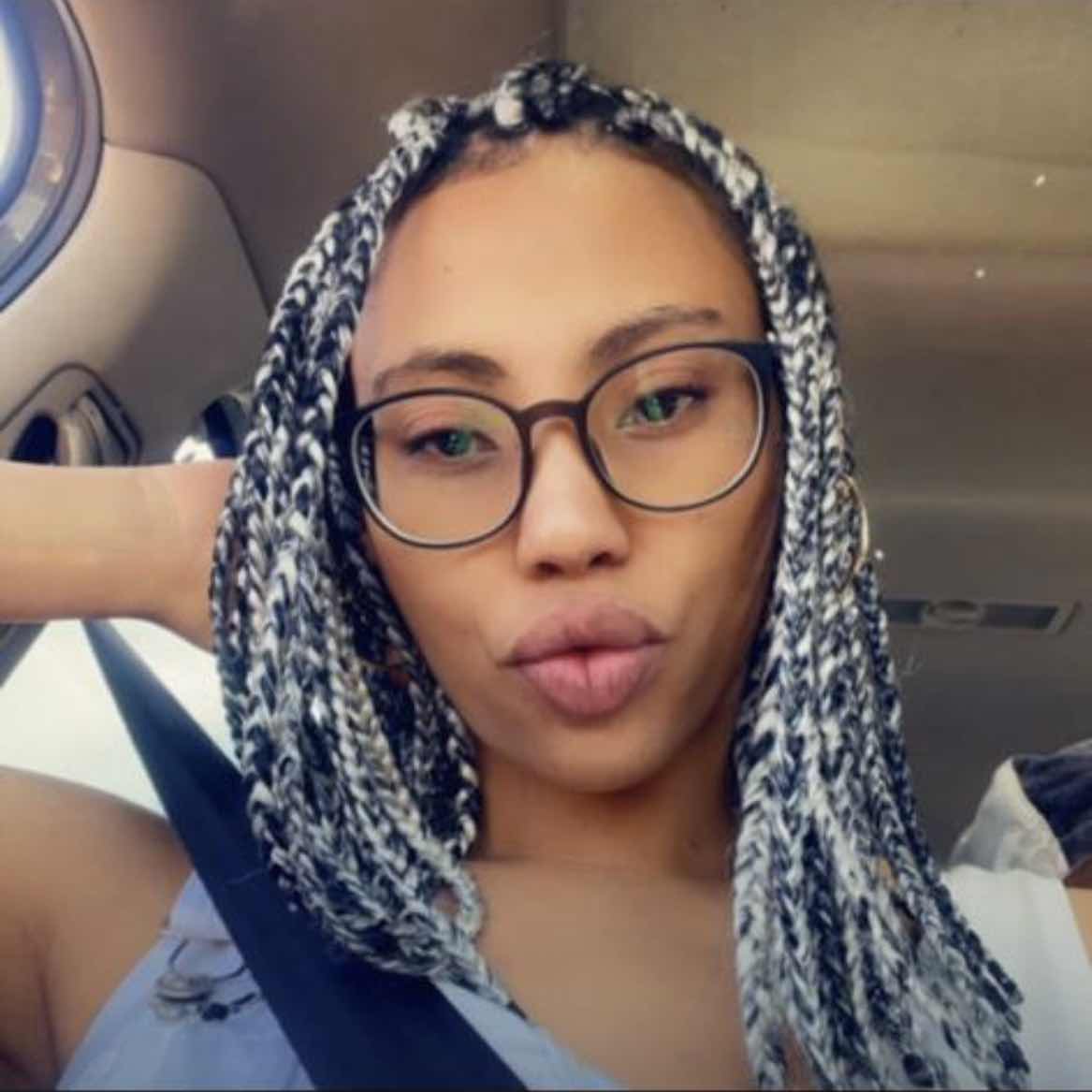 goodnovel comment avatar